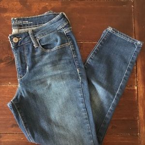 MID RISE ROCKSTAR JEGGINGS